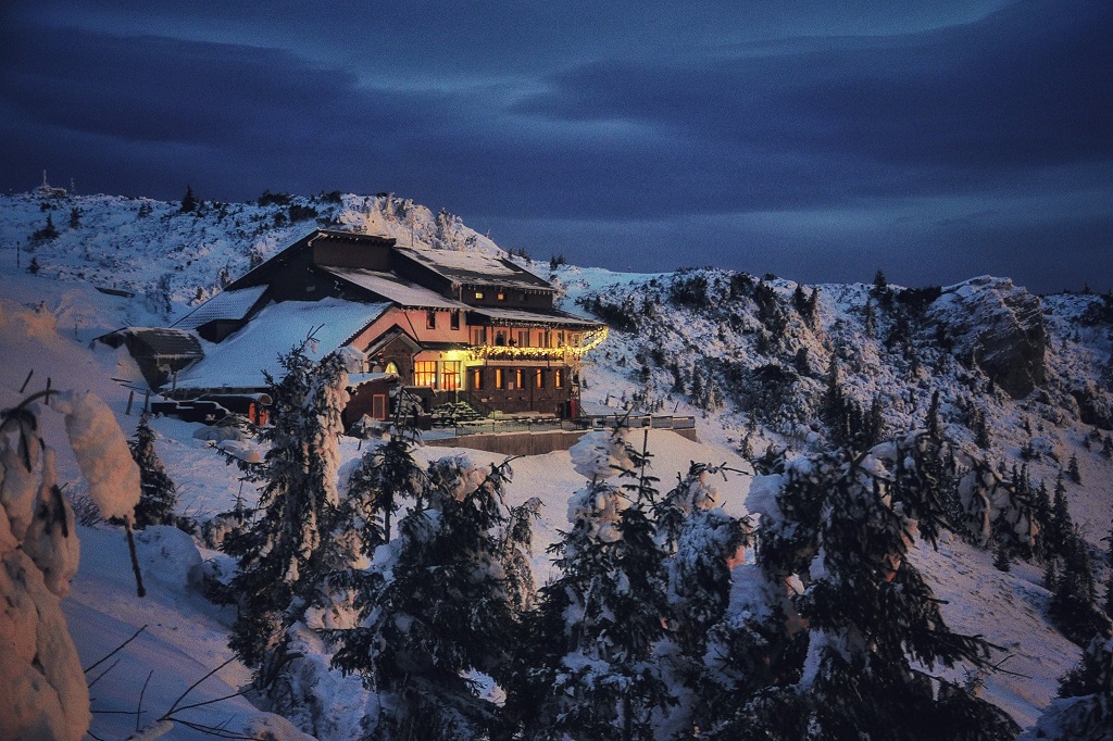 Spectacol de lumină, sus pe Ceahlău, printre nori! – fotografia 8