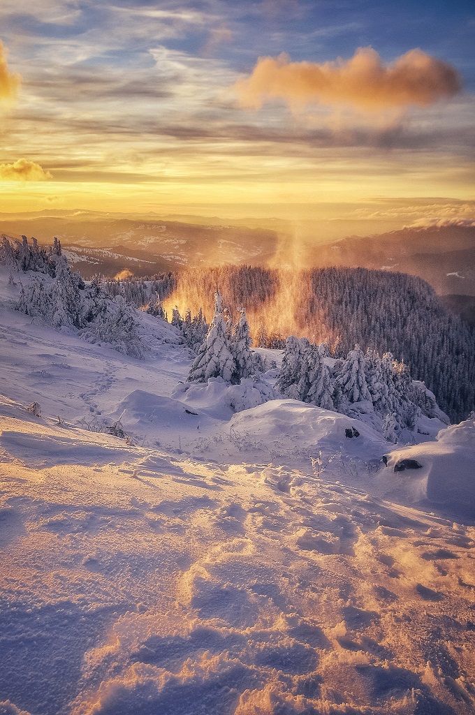 Spectacol de lumină, sus pe Ceahlău, printre nori! – fotografia 7