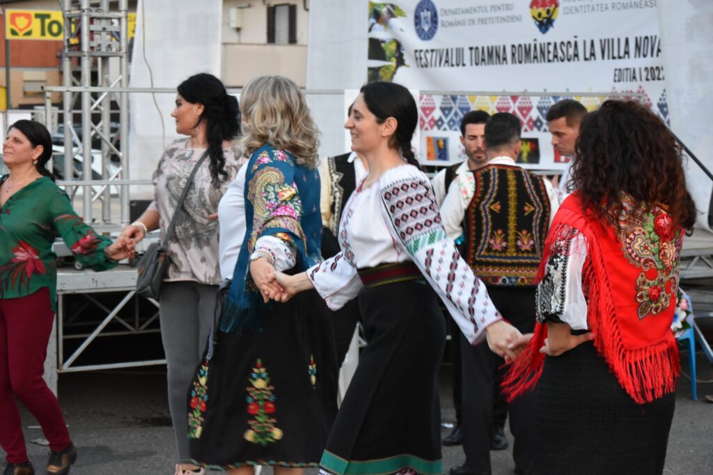 Tradițiile Neamțului la Toamna Românească în Italia – fotografia 3