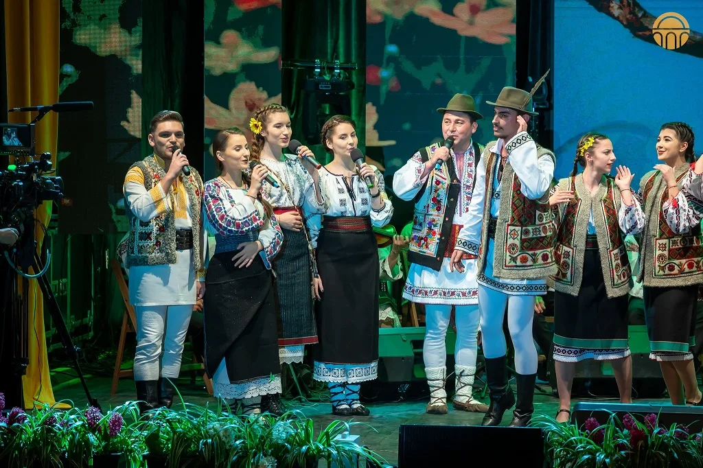 Trofeul Festivalului „Florile Ceahlăului” cucerit de interpretul sucevean Gabriel TRETEAG – fotografia 5