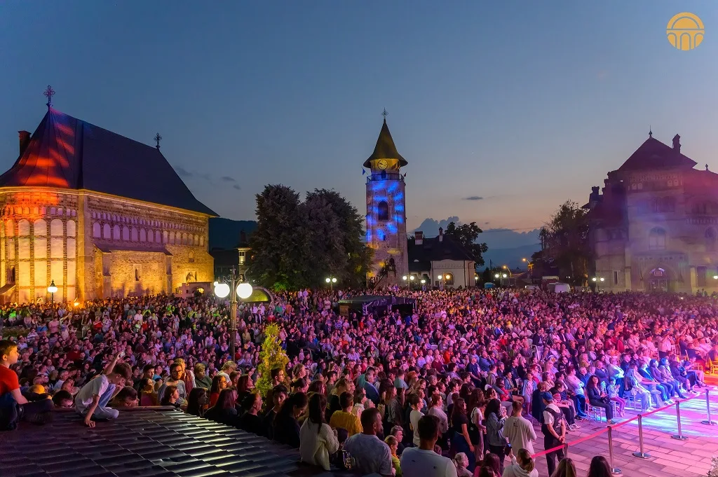 Vară fierbinte în evenimente cu public numeros în Neamț – photo 44