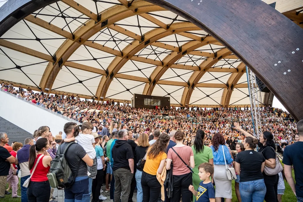 Vară fierbinte în evenimente cu public numeros în Neamț – photo 9