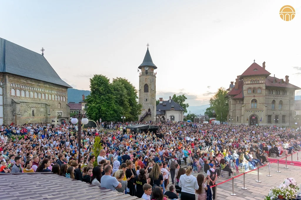 Vară fierbinte în evenimente cu public numeros în Neamț – photo 43