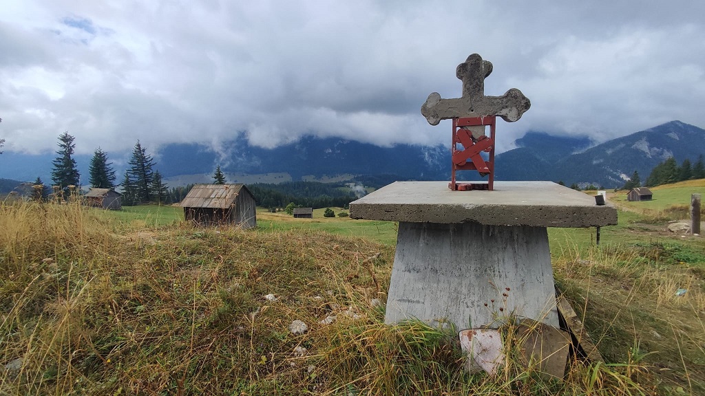 Discover the wonderful landscapes of Dămuc Commune! – photo 10