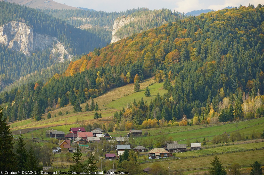 Neamțul, traversat de rute turistice, leagă între ele frumuseți și obiective – fotografia 31