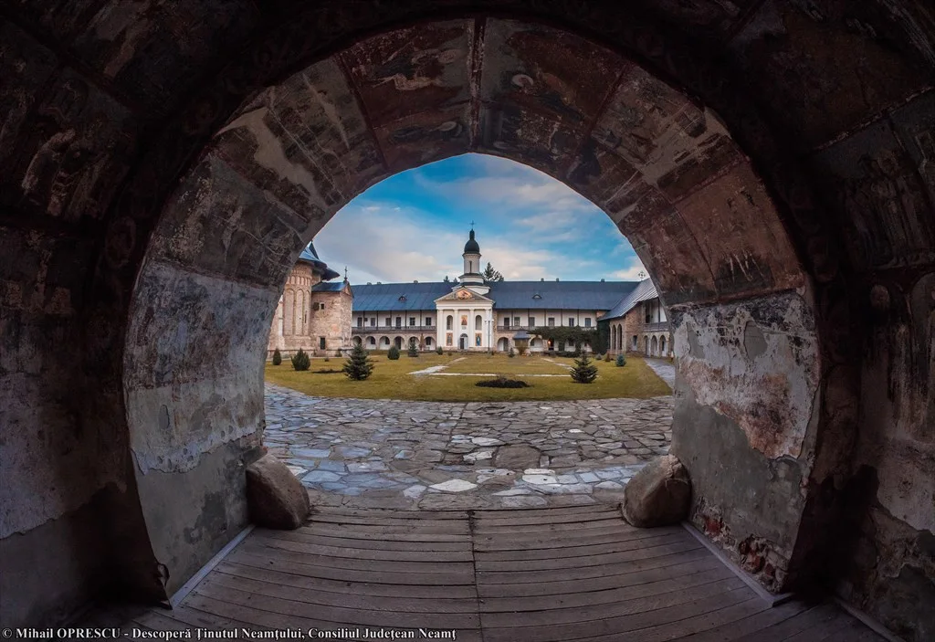Neamțul, traversat de rute turistice, leagă între ele frumuseți și obiective – fotografia 15