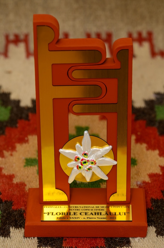 Laureatul și premianții festivalului concurs „Florile ceahlăului” – fotografia 1