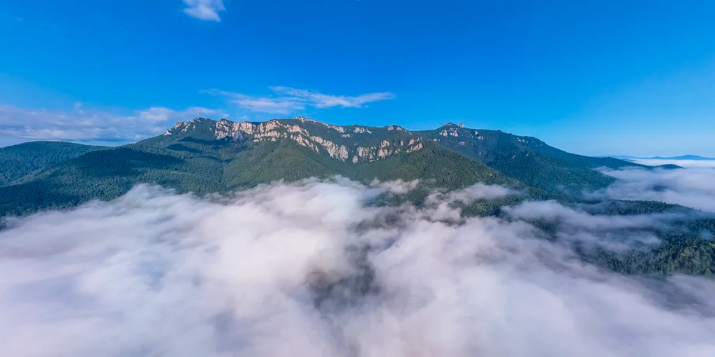 Cel mai iubit munte străbătut în toate anotimpurile