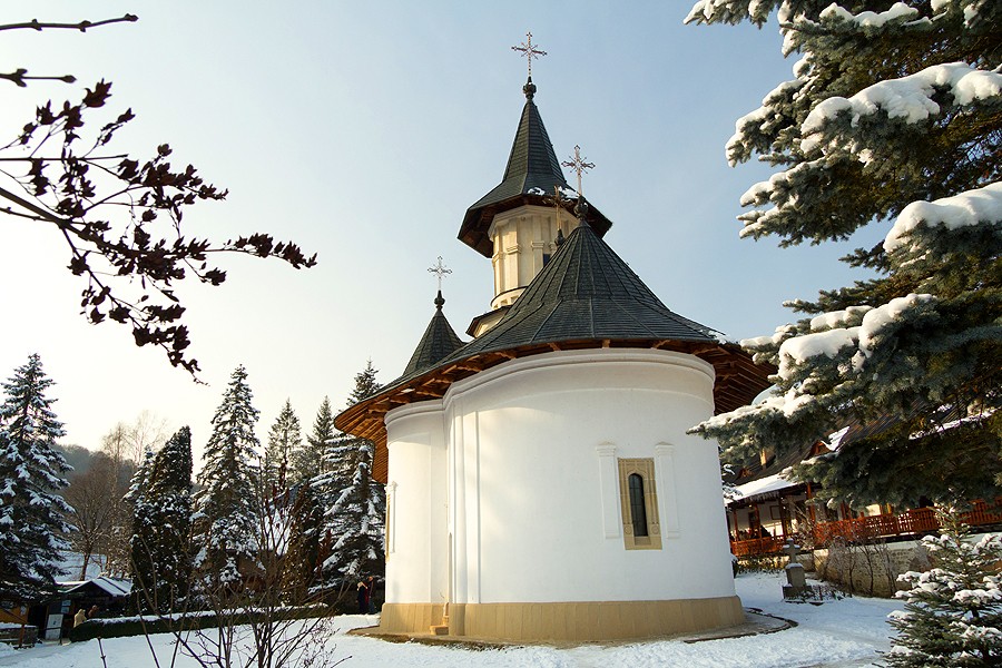 Manastirea Sihastria iarna 2012