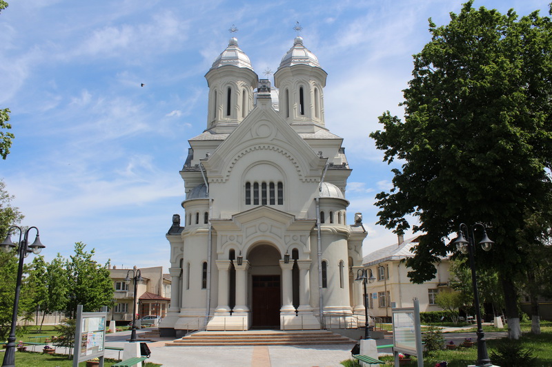 biserica catolica veche - roman 1